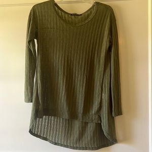 Long-sleeve green lightweight sweater
